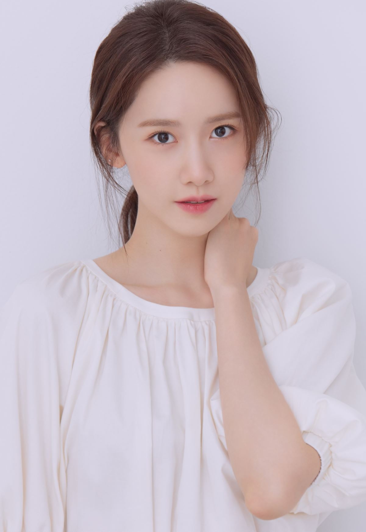 林允儿 白色衣服 高清全屏4k手机壁纸