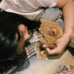 抱宠物可爱情头一对两张情侣头像